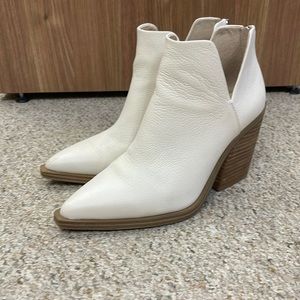 Size 7 womens leather Vince Camuto gigietta western booties in white